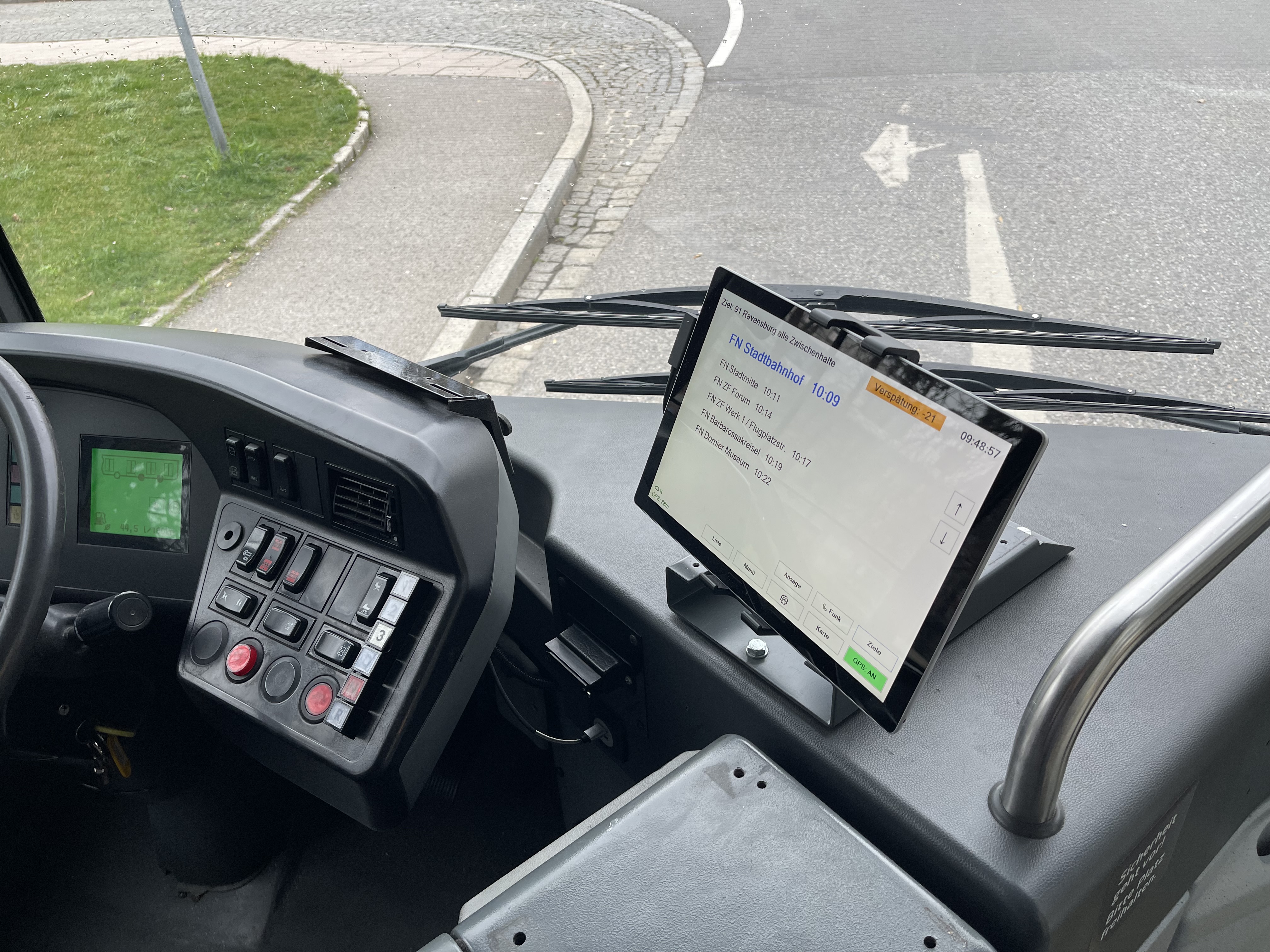 FSD Bordtechnik – Einbau im Fahrzeug